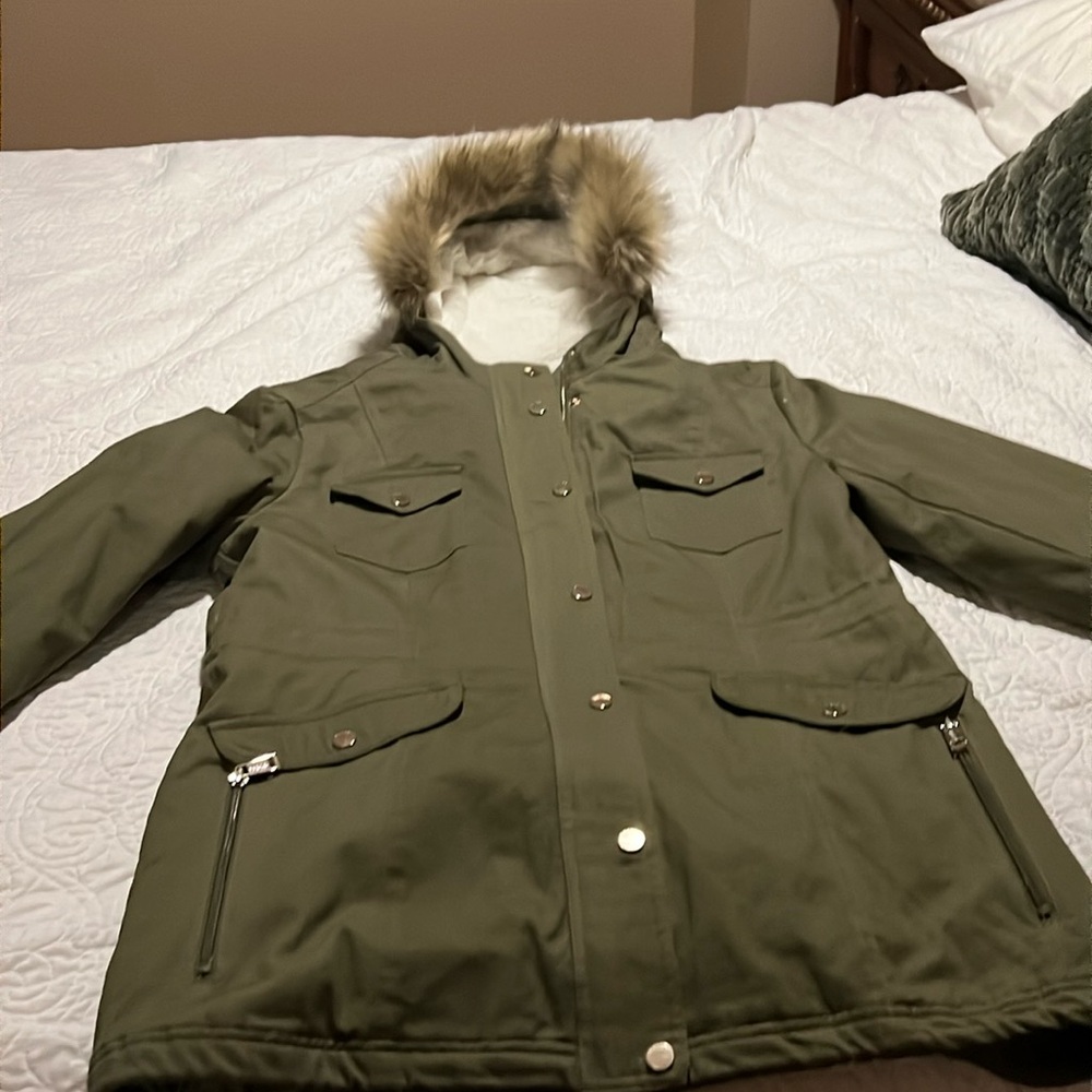 Brand neww green long jacket with pockets